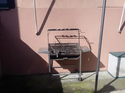 a shopping cart sitting next to a pink wall at Casiña de Folgosa in Ribadeo