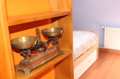 a metal bowl on a scale in a room at Casa Dana in Santiago de Compostela