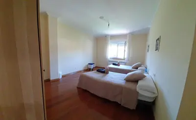 a bedroom with two beds and a window at Estrella Do Camiño in Caldas de Reis