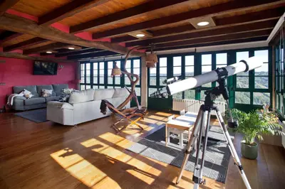 a camera in a living room with a telescope at Casa Vistaboa Ribeira Sacra in Chantada