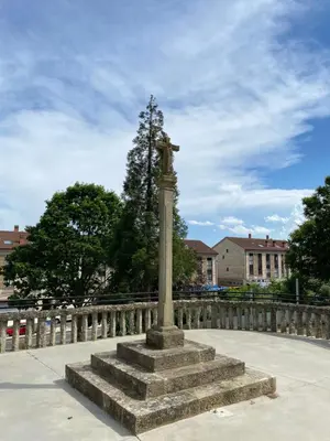 a statue in the middle of a sidewalk at Albergue Mirador de Pedrouzo in O Pedrouzo