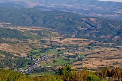 an aerial view of a town in a valley at Las Fontaninas in Noceda del Bierzo