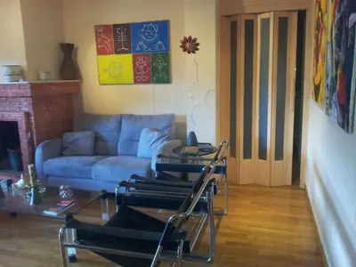 a living room with a blue couch and a table at Precioso PISO en Villafranca del Bierzo in Villafranca del Bierzo