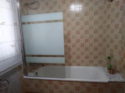 a bathroom with a bath tub with a mirror at Apartamento La Real in Caldas de Reis