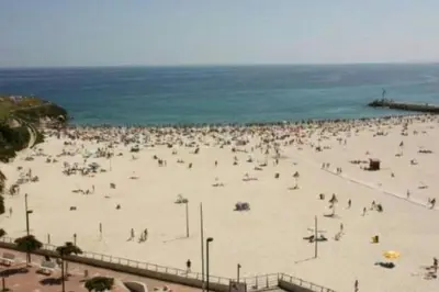 a large crowd of people on a beach at Foz vacaciones a orillas del mar in Foz