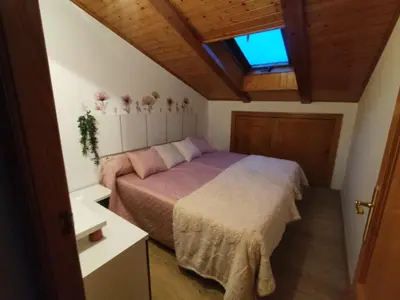a microwave sitting on top of a counter at Buen Camino Arzua in Arzúa