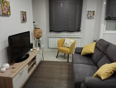 a living room with a couch and a television at Alojamiento Buenos Aires in Ourense