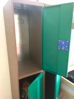 a green cupboard with ajar doors and a drawer at SEÑOR OSO in Molinaseca