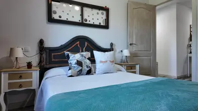 a bedroom with a bed with blue sheets and pillows at PANTON RURAL Casa Do José in Pantón