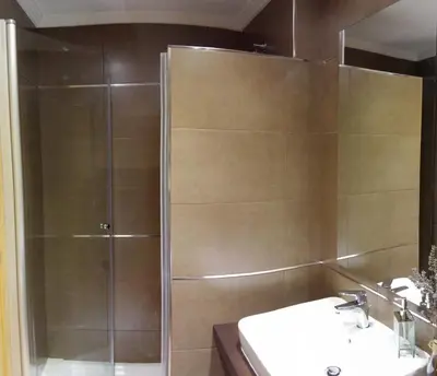 a shower with a glass door in a bathroom at Apartamento con piscina en Foz in Foz