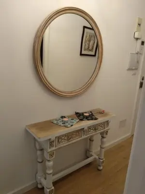 a dressing table with a mirror on a wall at APARTAMENTO EN EL CENTRO DE LALIN in Lalín