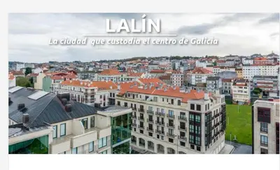 a view of a city with buildings at APARTAMENTO EN EL CENTRO DE LALIN in Lalín