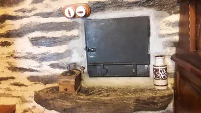 a painting of a door in a stone wall at Casa rural Albina in Susañe del Sil