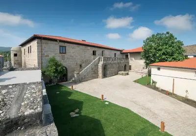 an external view of a building with a yard at Reitoral de Parada in Parada del Sil