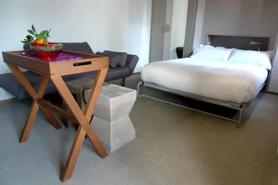 a bedroom with a bed and a table with a table sidx sidx sidx at Blanco Apartamentos Turísticos in Santiago de Compostela