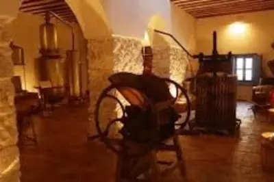 a living room with a spinning wheel in a building at Piso Top en Plaza Mayor in Ribadavia