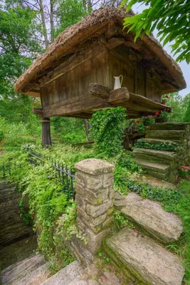 a small wooden house with a grass roof at Casa Bouza in Becerreá