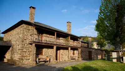 an old stone building with a balcony on it at Casa Bouza in Becerreá