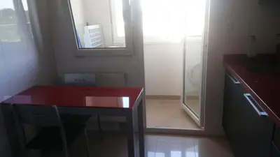 a bathroom with a red desk and a window at Precioso apartamento in Lugo