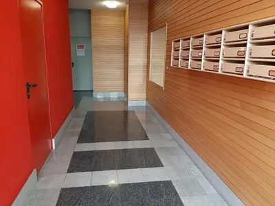 a locker room with red walls and a red door at Precioso apartamento in Lugo