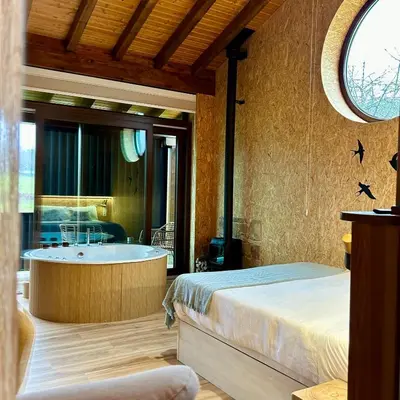 a bedroom with a bed and a bath tub at REMANSO DE TRASFONTAO Casa das Árbores & Bubble in Silleda
