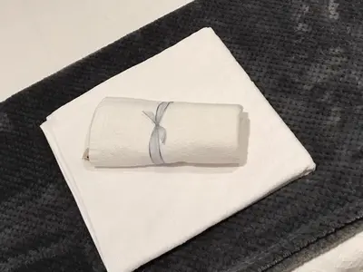 a roll of toilet paper sitting on top of a napkin at vivienda vacacional Iguazu in Ribadeo