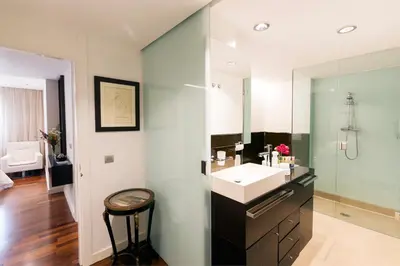 a bathroom with a sink and a mirror at Exclusiva vivienda de lujo in Foz