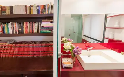 a bathroom with a sink and a mirror and books at Exclusiva vivienda de lujo in Foz