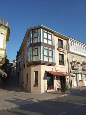 a large building on the corner of a street at Vivenda turística CENTRO HISTÓRICO in Allariz