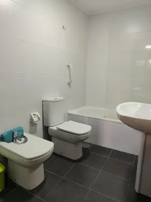 a bathroom with a toilet and a sink and a tub at Vivenda turística CENTRO HISTÓRICO in Allariz