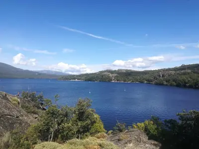 a large body of water with mountains in the background at DÚPLEX SANABRIA in El Puente