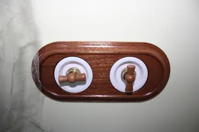 a brown and white switch on a white wall at Casa Rural El Almendro De Maria in Ponferrada