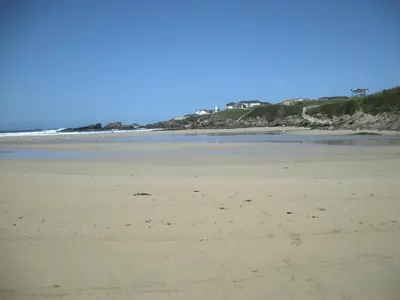 an empty beach with the ocean in the background at Apartamentos Casa Germana in Tapia de Casariego