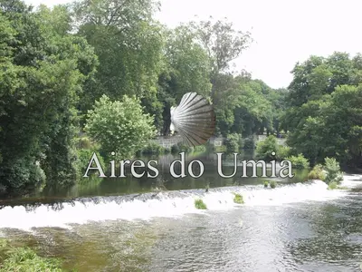 a sign that readsnance do unida next to a river at Aires do Umia in Caldas de Reis