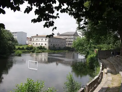 a river with a net in the middle of it at Aires do Umia in Caldas de Reis