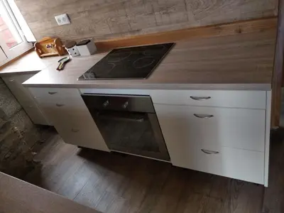a kitchen with a stove and a counter top at Casa Lolola in Sada