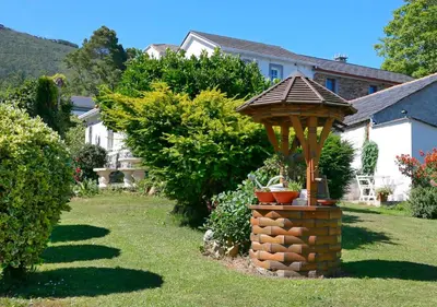 a gazebo in the yard of a house at Casa Elena Turismo Rural in Reinante