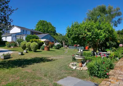 a yard with a house and some bushes and trees at Casa Elena Turismo Rural in Reinante