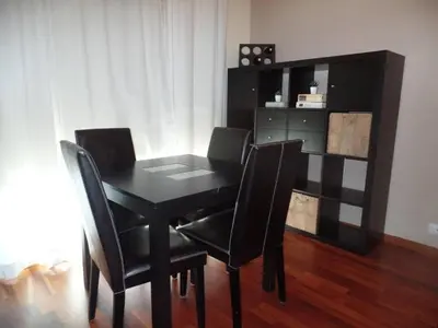a black dining room table with black chairs and a cabinet at PISO ACOGEDOR EN SADA COZY FLAT IN SADA WiFi in Sada