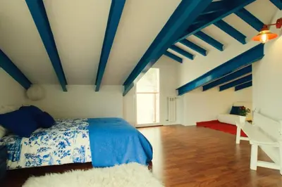 a bedroom with blue ceilings and a bed in a room at La Postoca in Viavélez