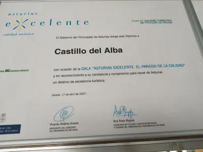 a sign for the casula del alfa website at Hotel Castillo del Alba in Pola de Somiedo