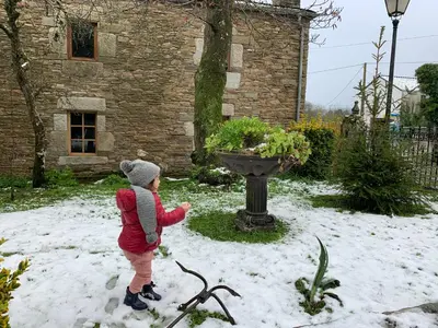 a little girl playing in the snow in a yard at Casa Ferreiro - Campo da Cruz - Lugo in Baltar
