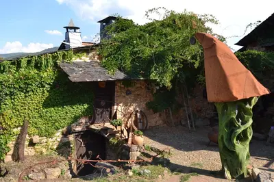 a house with a green statue in front of it at Louteiro de las Médulas in Orellán