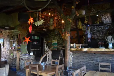 a restaurant with a table and chairs in a room at Louteiro de las Médulas in Orellán