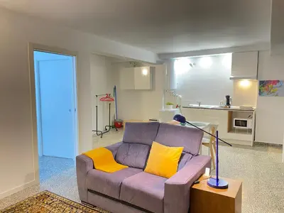 a living room with a purple couch and a lamp at Apartamento Padrón Centro P1 by URent in Padrón