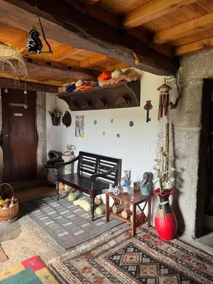 a living room with a bench and a table at Albergue Rectoral de Romean in Lugo