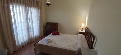 a room with a table with a red box on it at Casa independiente para grandes grupos y familias in Valeije