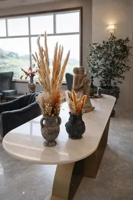 a table with vases on top of it in a living room at Hotel San Rosendo in Ourense