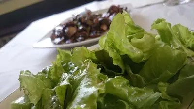 a plate of lettuce on a table with a plate of food at Casa Poy in Becerreá