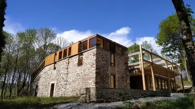 a house built on top of a stone building at Abeiro da loba in Madelos